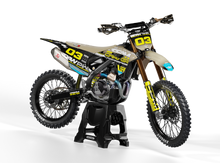 Load image into Gallery viewer, DREAM CHASER