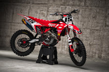 Load image into Gallery viewer, QUAKER